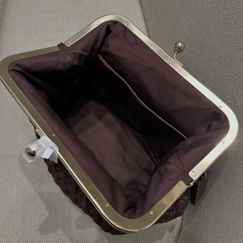 Hand-Woven Kisslock Frame Shou - Luxury Bags Vendor recension och pris