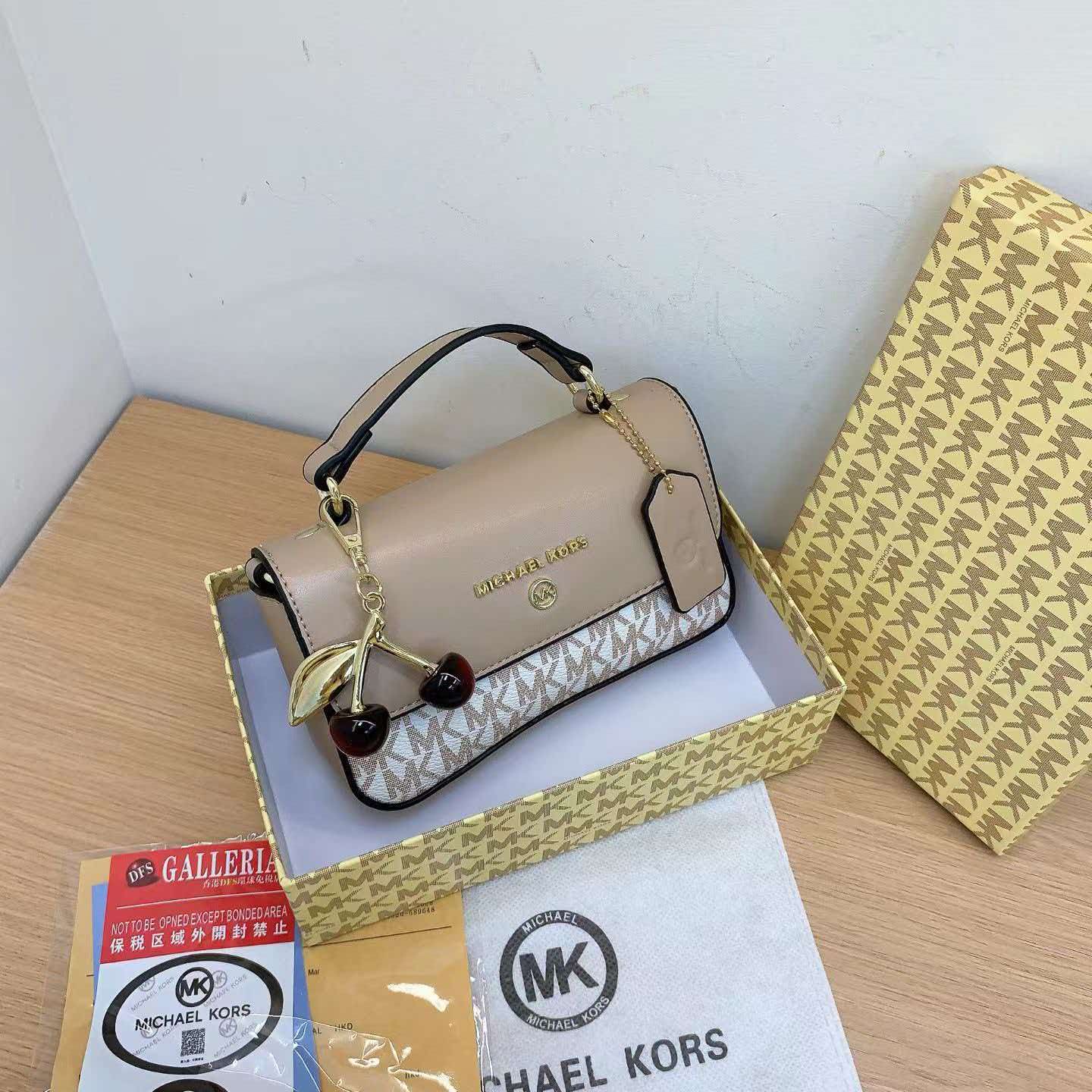 Brand new Michael Kors women's - Luxury Bags Michael Kors recension och pris