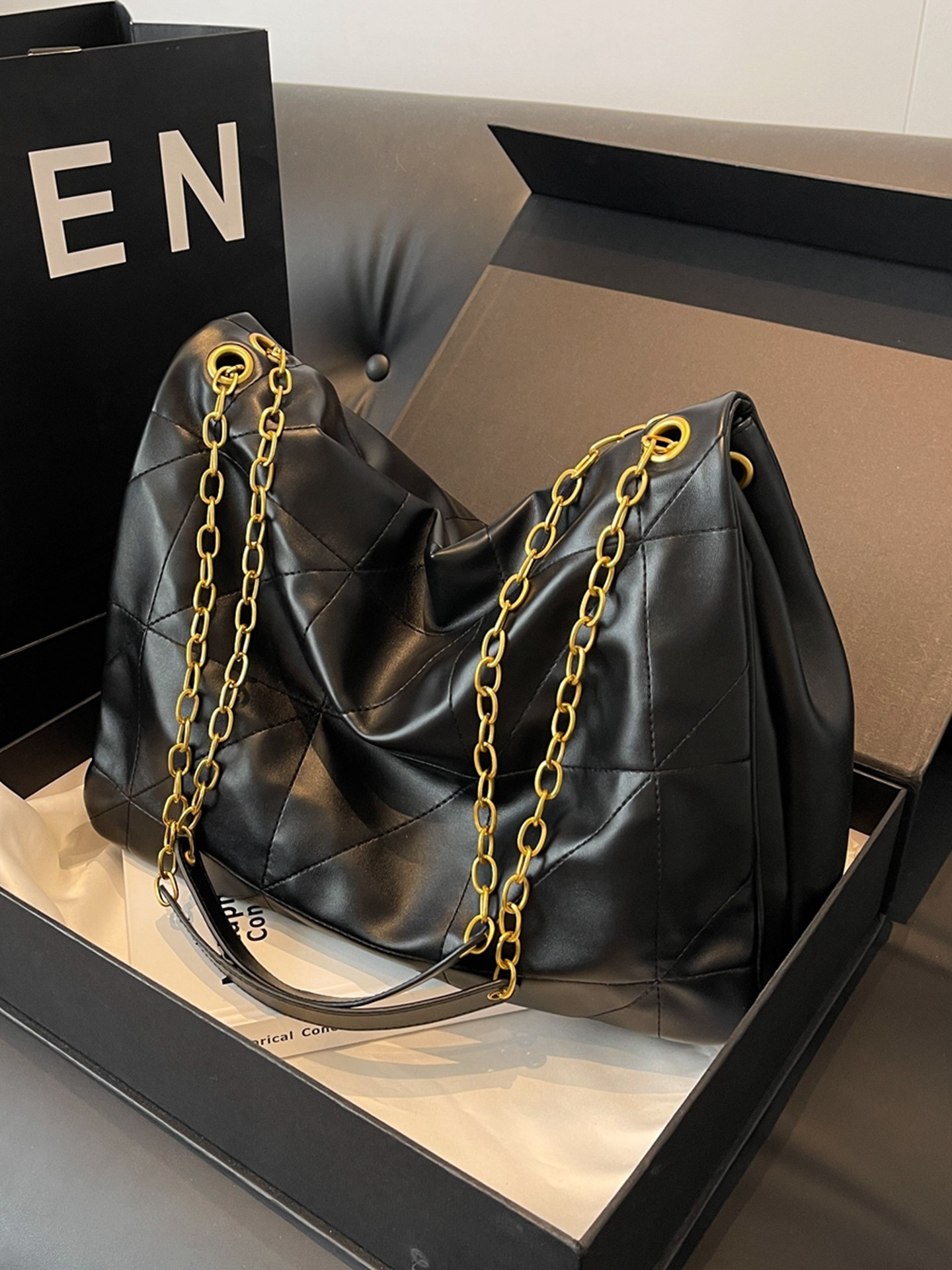 Vintage Soft Leather Tote Bag  - Luxury Quilted Bags recension och pris